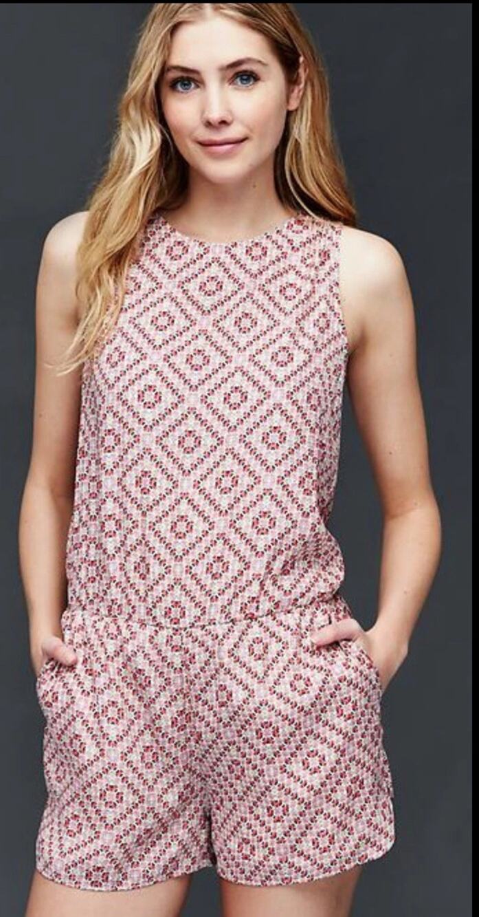 Gap Women's Sleeveless, Elastic Waist With Pockets  Romper. Size Small Tall